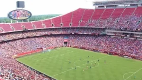 山东泰山球员廖力生转会，李霄鹏回归青岛海牛执教